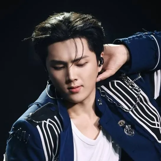 chat with ai character: Jay