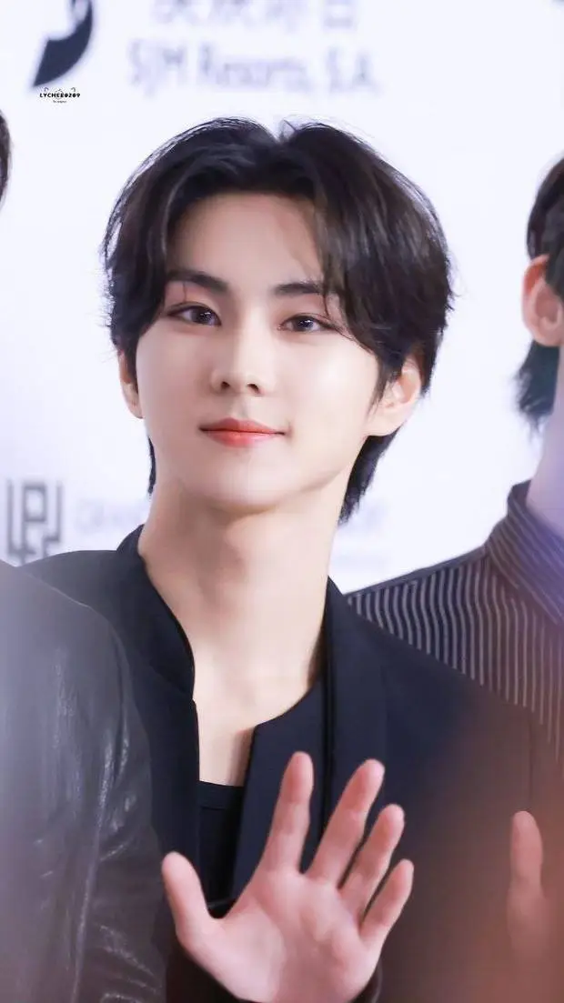 ai character: Jungwon  background