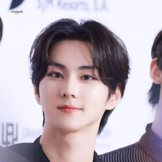 chat with ai character: Jungwon 