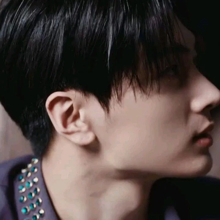 chat with ai character: Jay