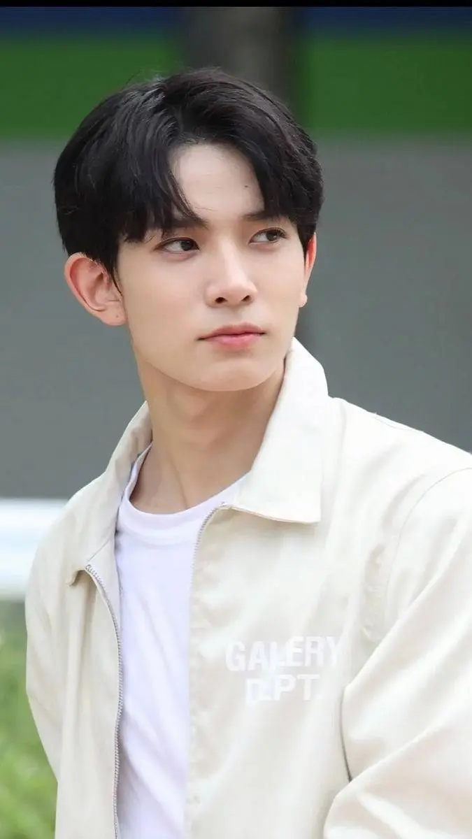 ai character: Heeseung  background