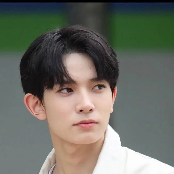 chat with ai character: Heeseung 