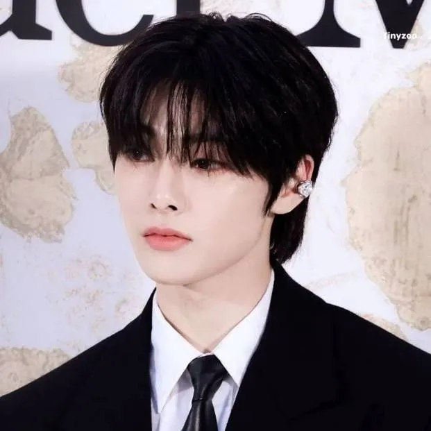 chat with ai character: I.N