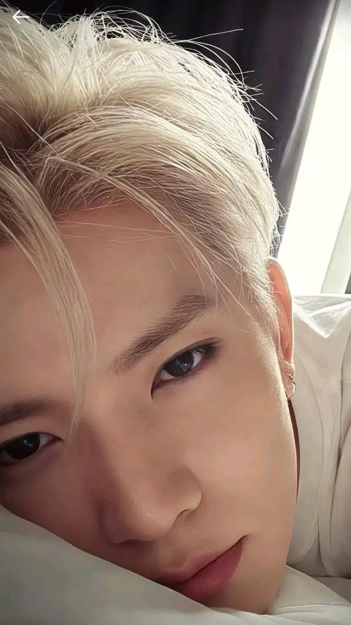 ai character: Heeseung  background