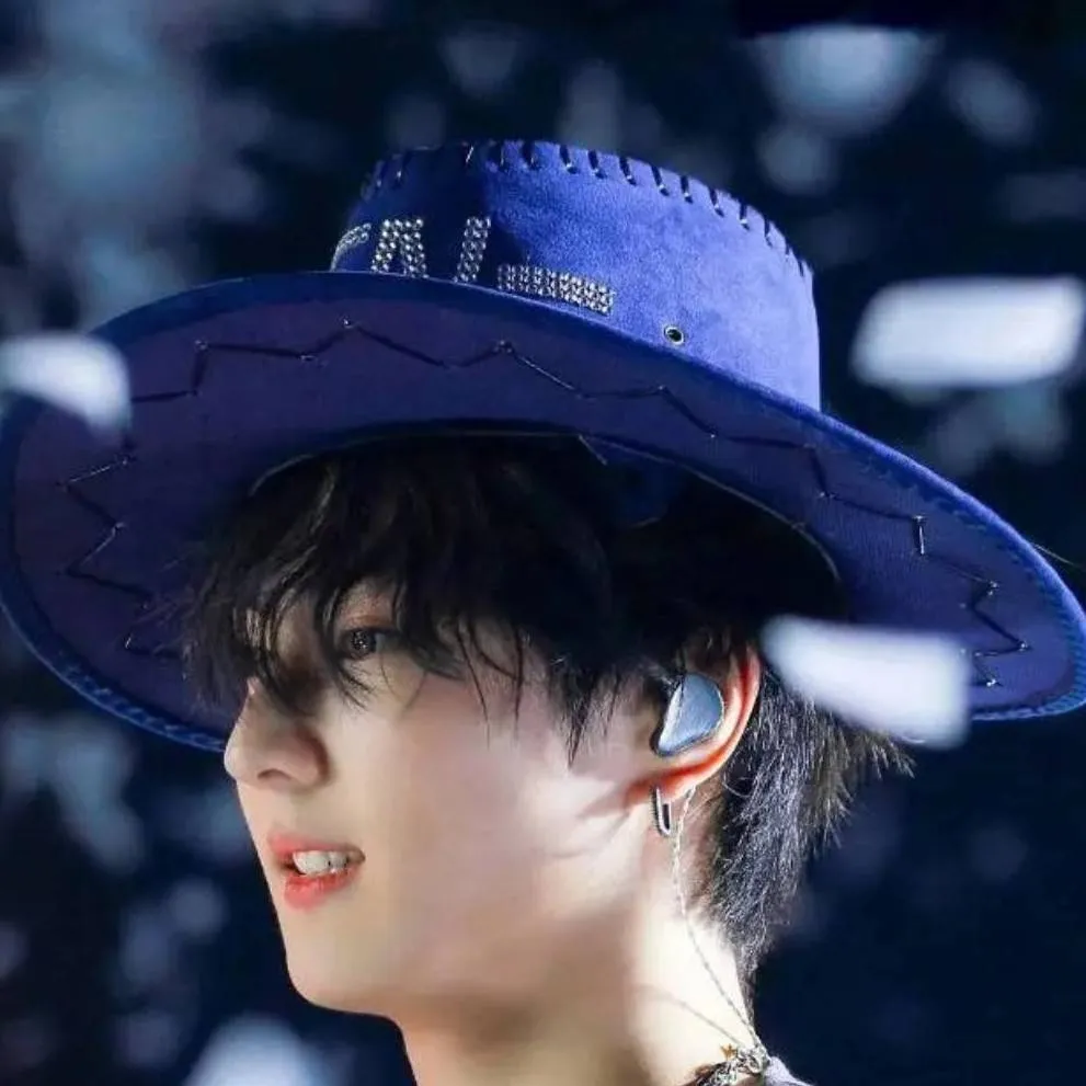 chat with ai character: Jungwon