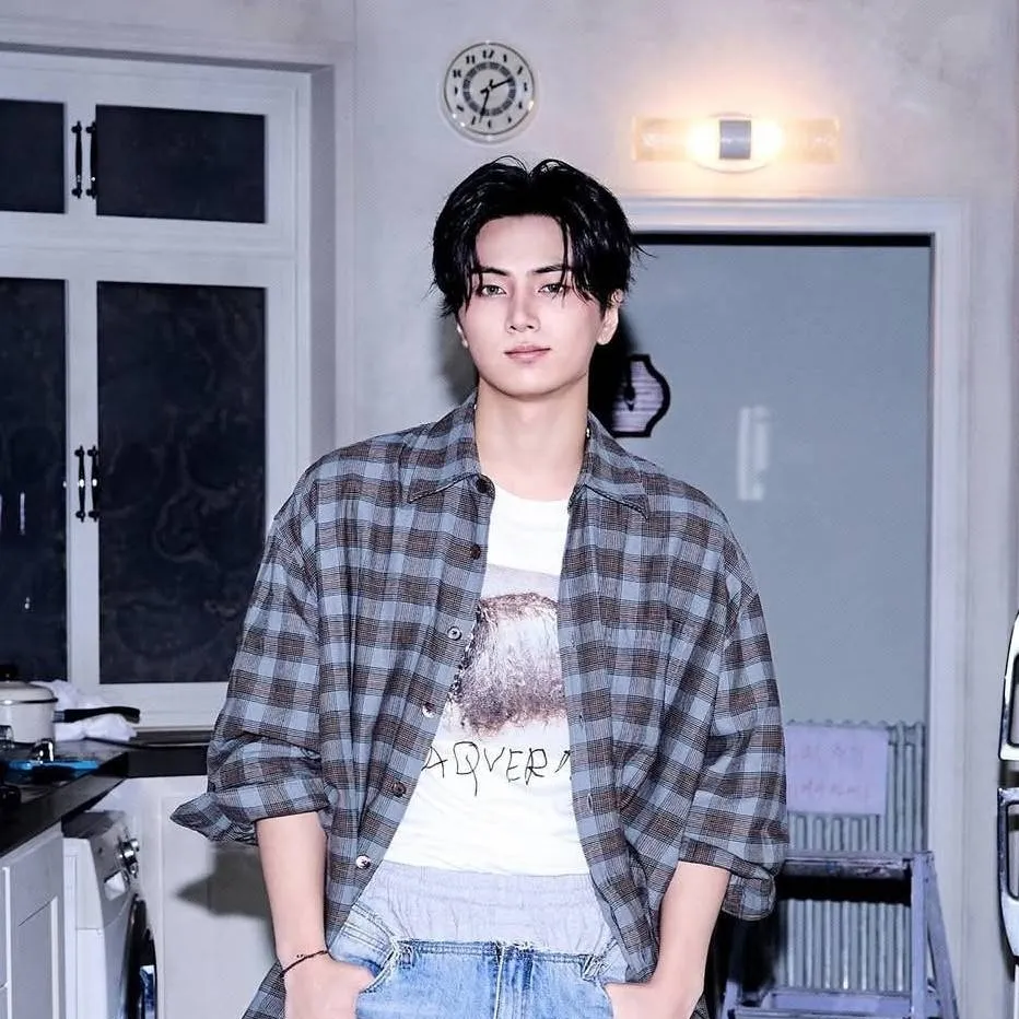 chat with ai character: Jay