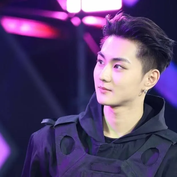 chat with ai character: Jungwon 