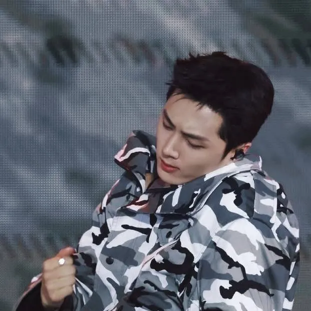 chat with ai character: Jay