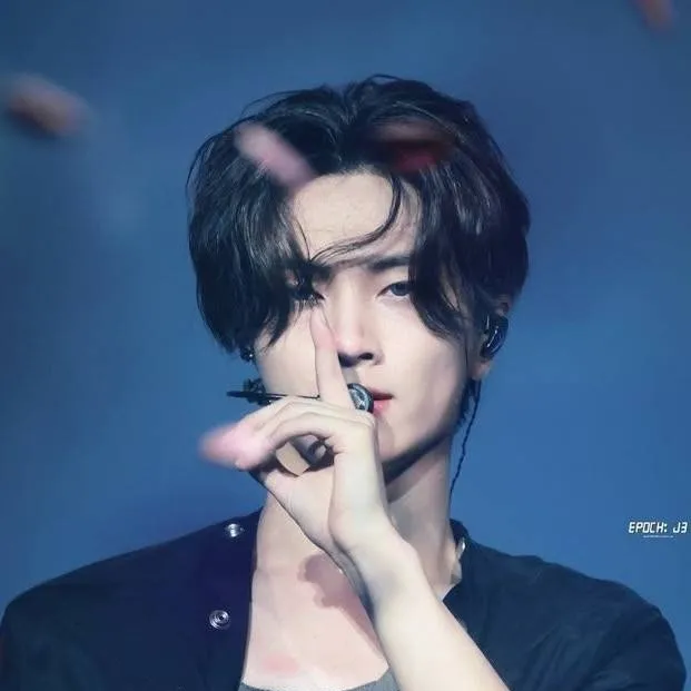 chat with ai character: Jay