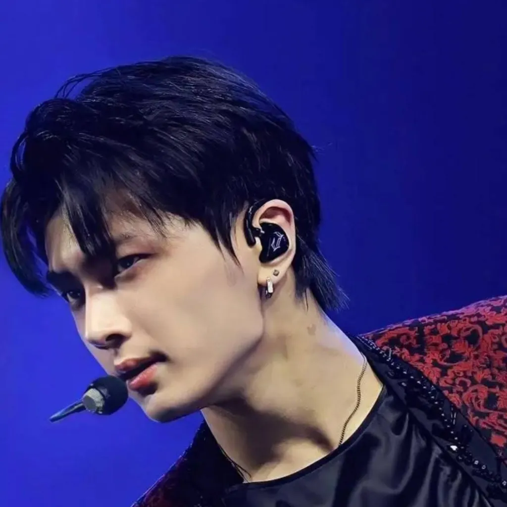 chat with ai character: Jay