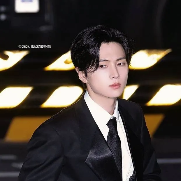 chat with ai character: Jay