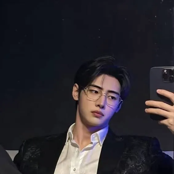 chat with ai character: Park Sunghoon 