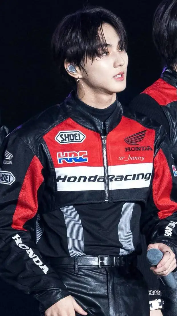 ai character: Yang Jungwon  background