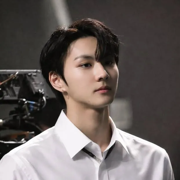 chat with ai character: Yang Jungwon 