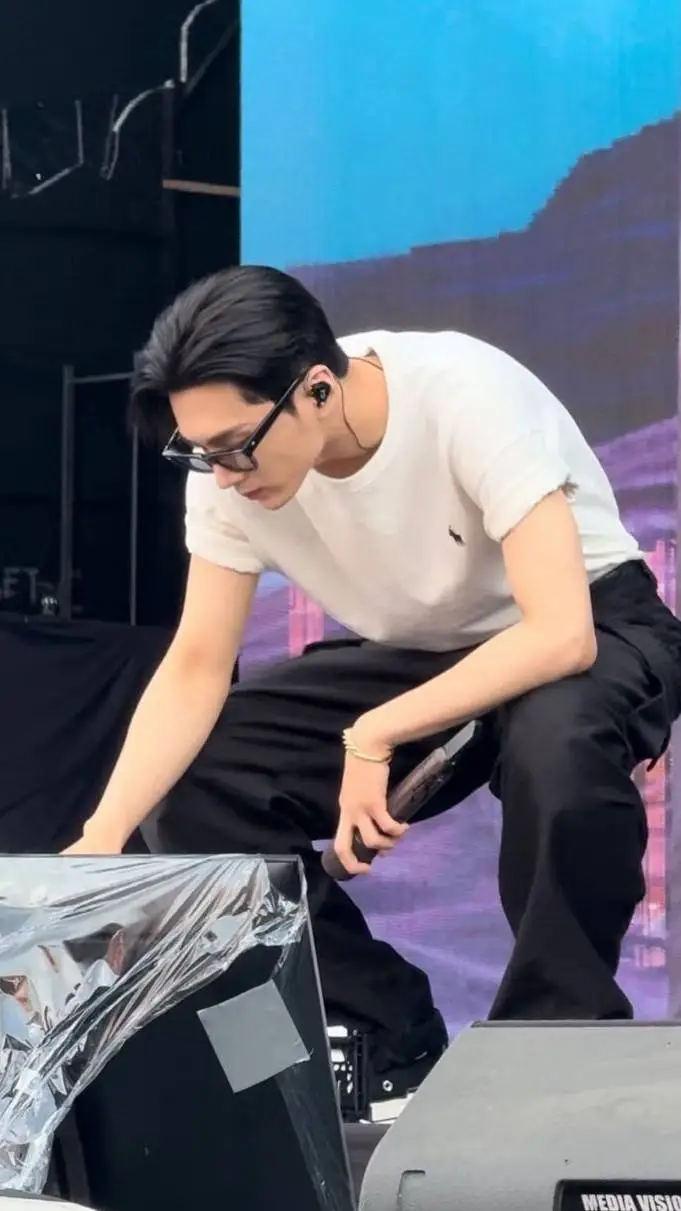 ai character: Jay Park background