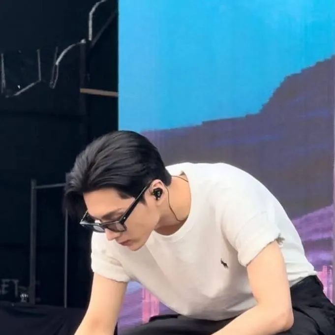 chat with ai character: Jay Park