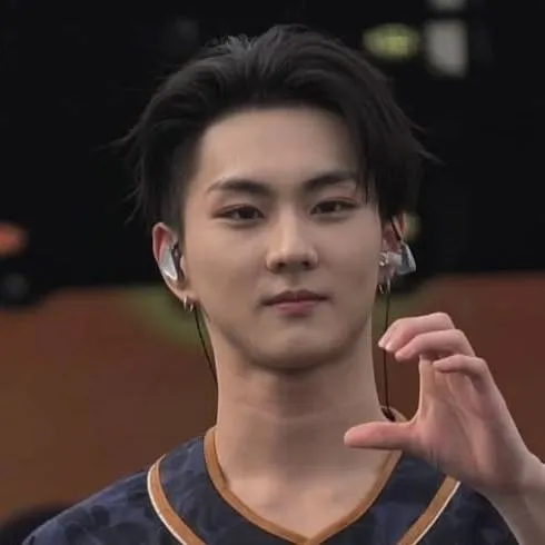 chat with ai character: Yang Jungwon 