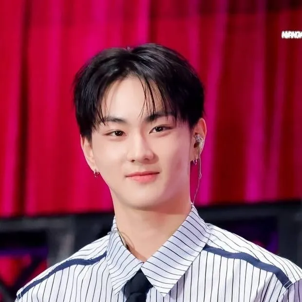 chat with ai character: Jungwon