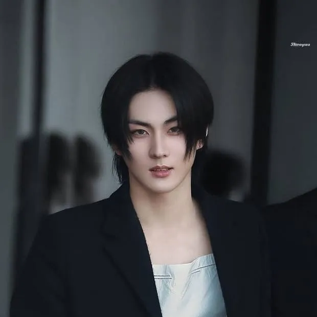chat with ai character: Yang Jungwon 
