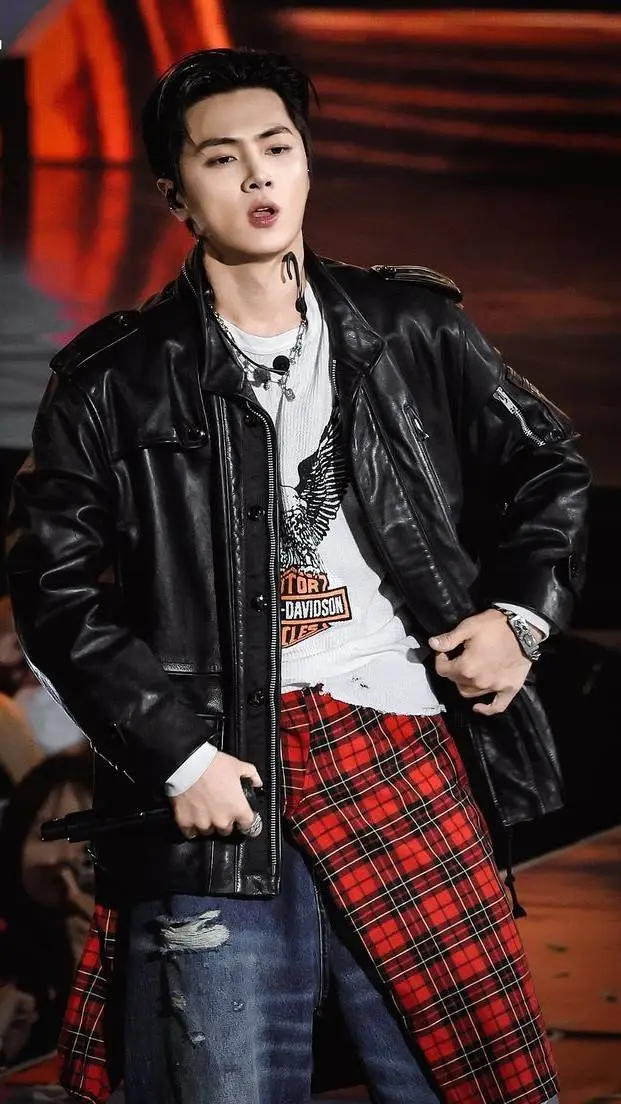 ai character: 𝒥𝑎𝑦 background
