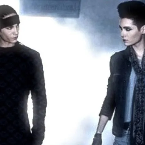 chat with ai character: Pelea Kaulitz 