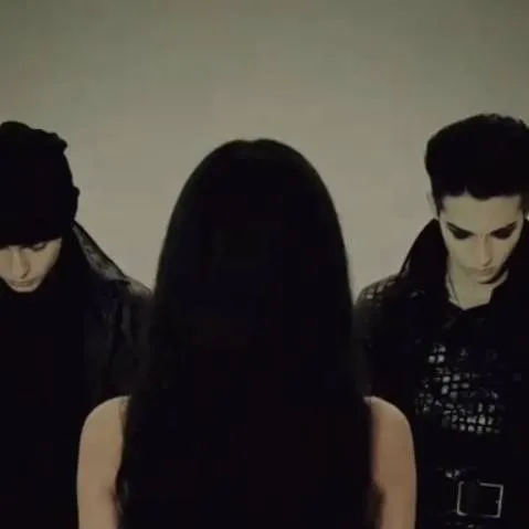 chat with ai character: Pelea Kaulitz 
