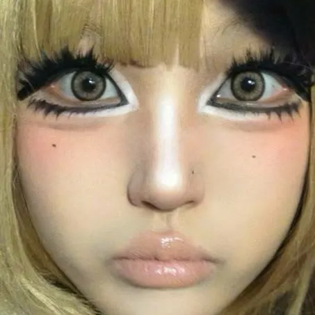 chat with ai character: Gyaru Girl