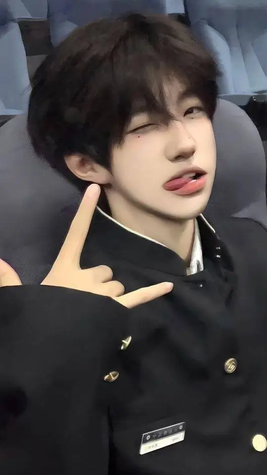 ai character: Milo background