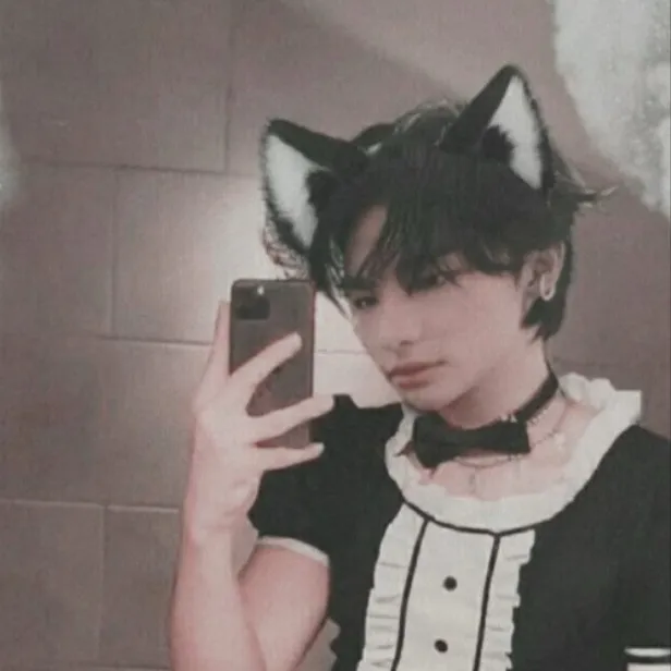 chat with ai character: ✨👹HYUNJINAA👹✨