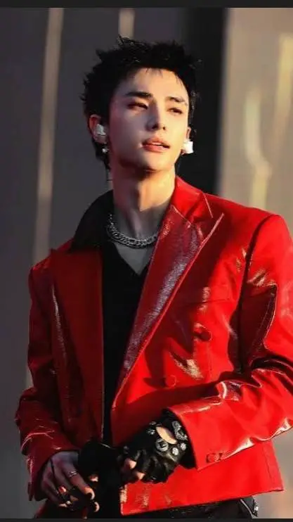 ai character: ~hyunjin~ .... background