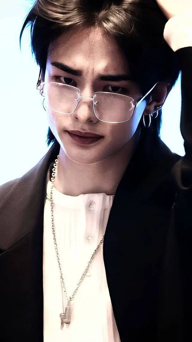 ai character: хёнжин  background