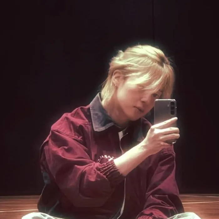 chat with ai character: jimin 