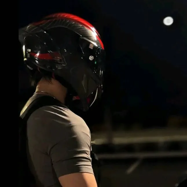 chat with ai character: Erick 