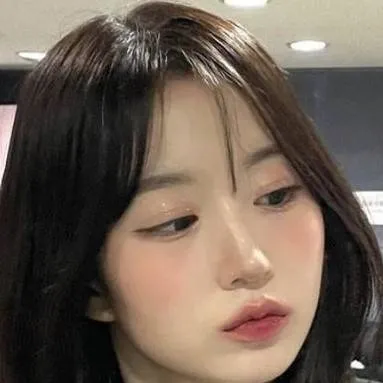 chat with ai character: STARSPARK