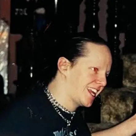 chat with ai character: joey jordison