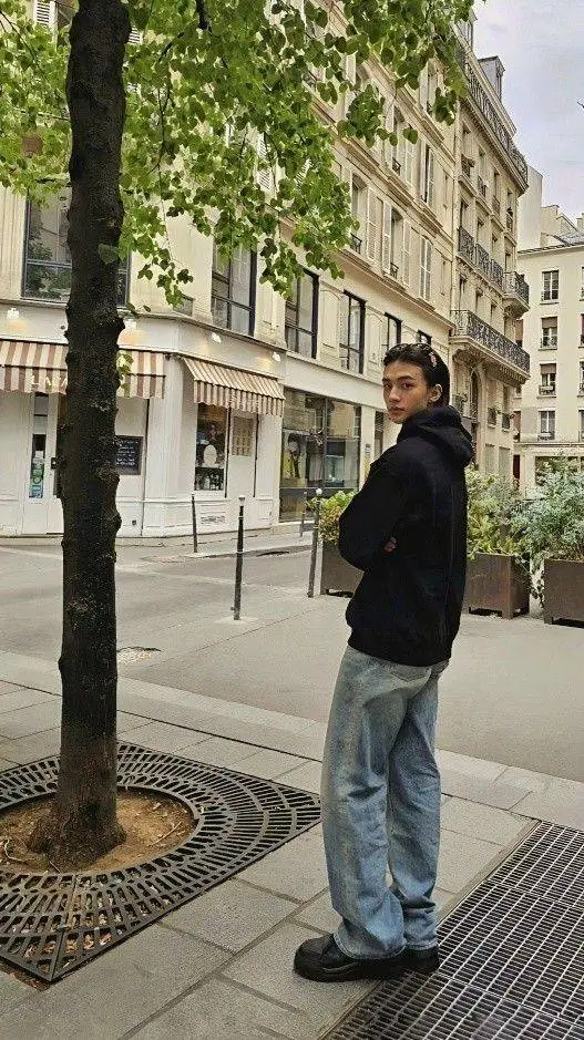 ai character: hyunjin background