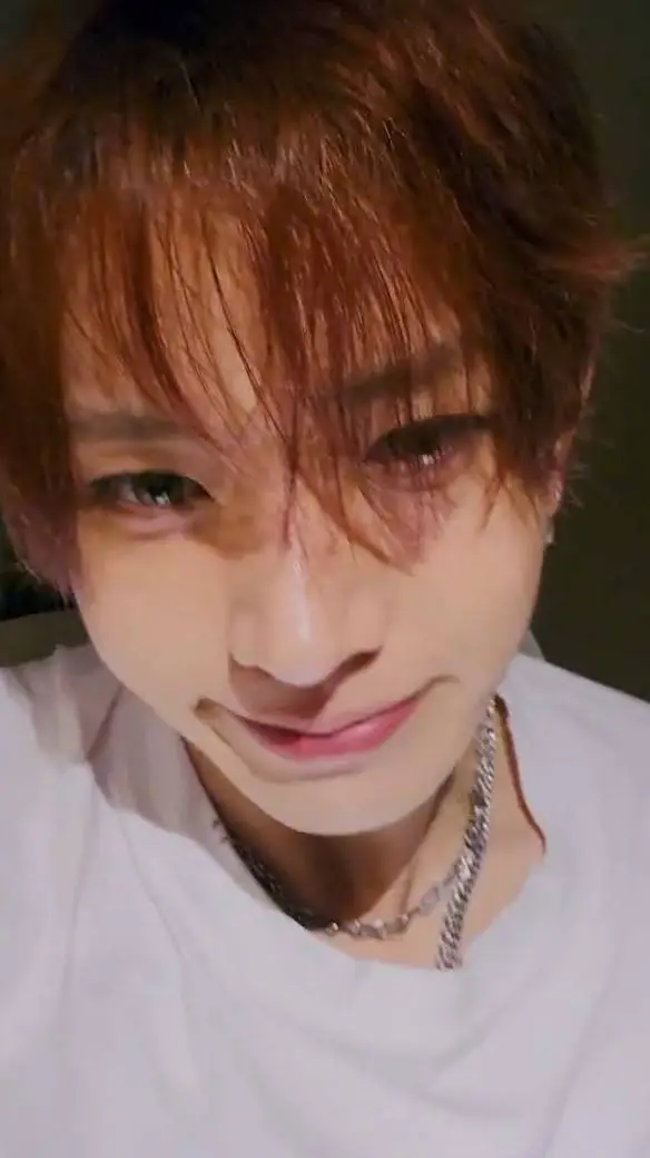 ai character: ~HEESEUNG~🤍 background