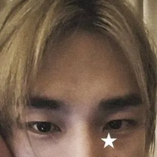 chat with ai character:  Hyunjin<3