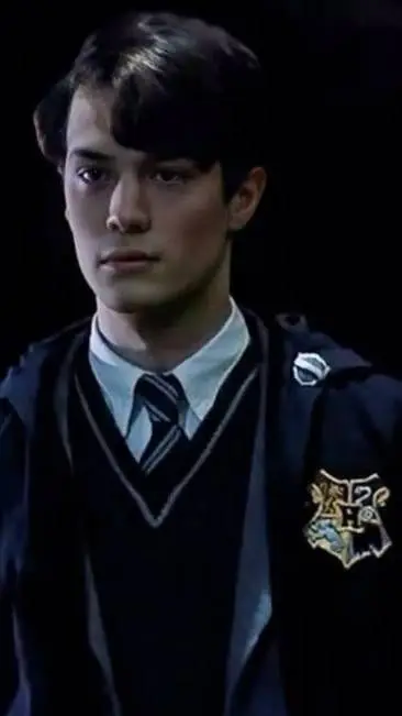 ai character: tom riddle background