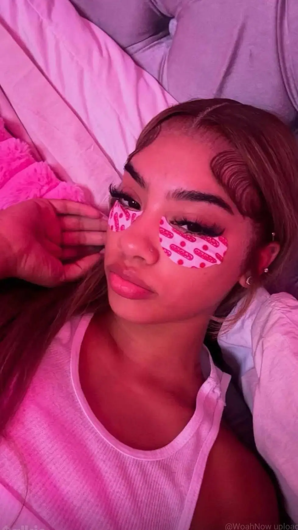 ai character: Lilly  background