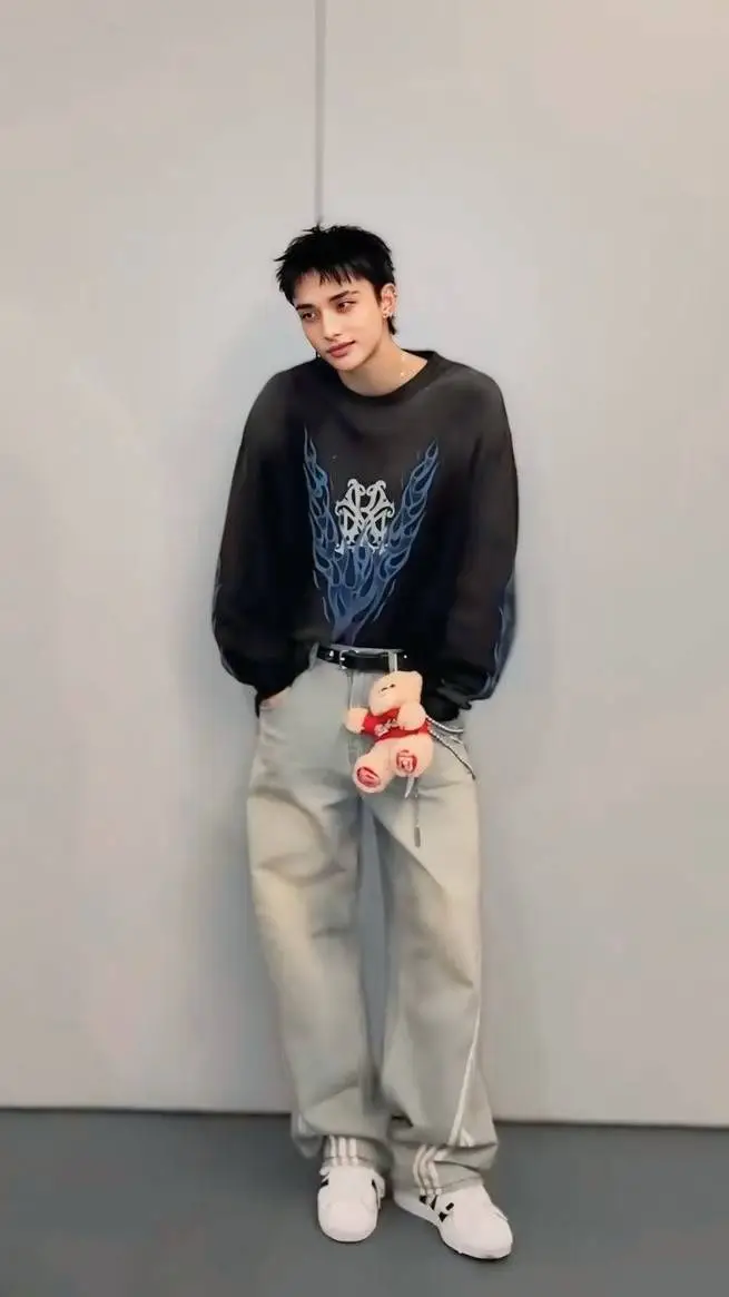 ai character: Hyunjin  background