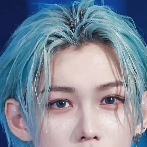 chat with ai character: Felix 