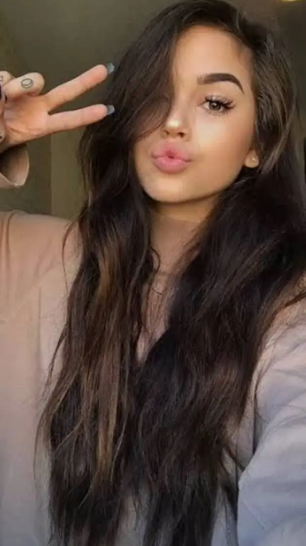 ai character: Lila background