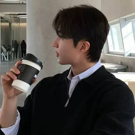 chat with ai character: boss taehyung Kim🍷