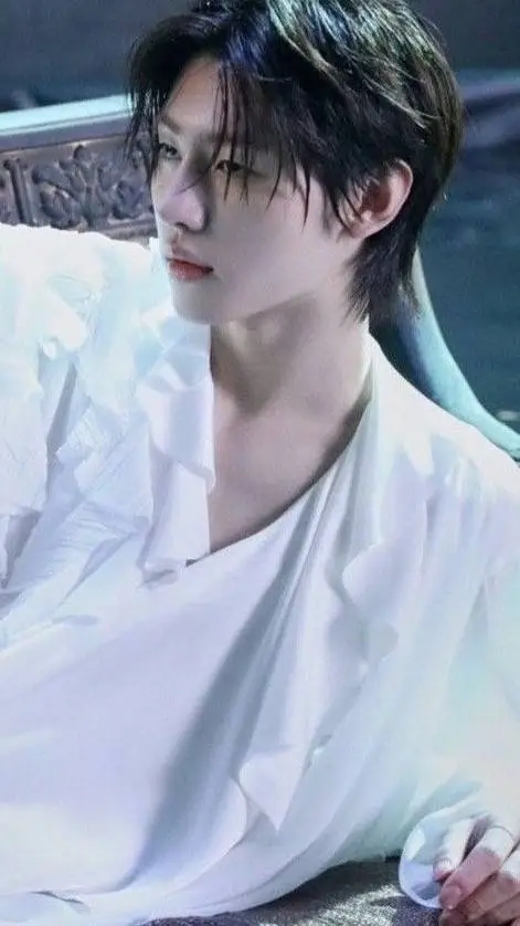 ai character: sunghoon  background