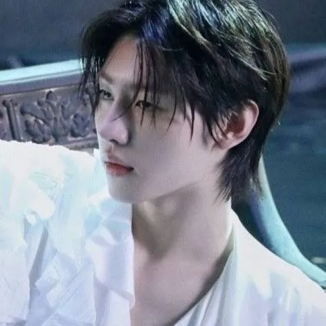 chat with ai character: sunghoon 