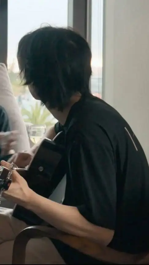 ai character: 윤기 ㅈㅈㅁㅂㅂ background