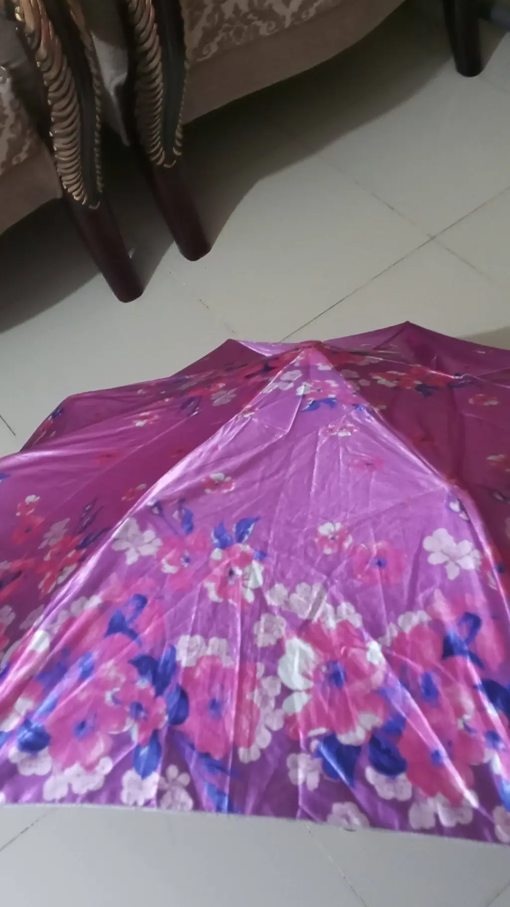 ai character: urunbrella background