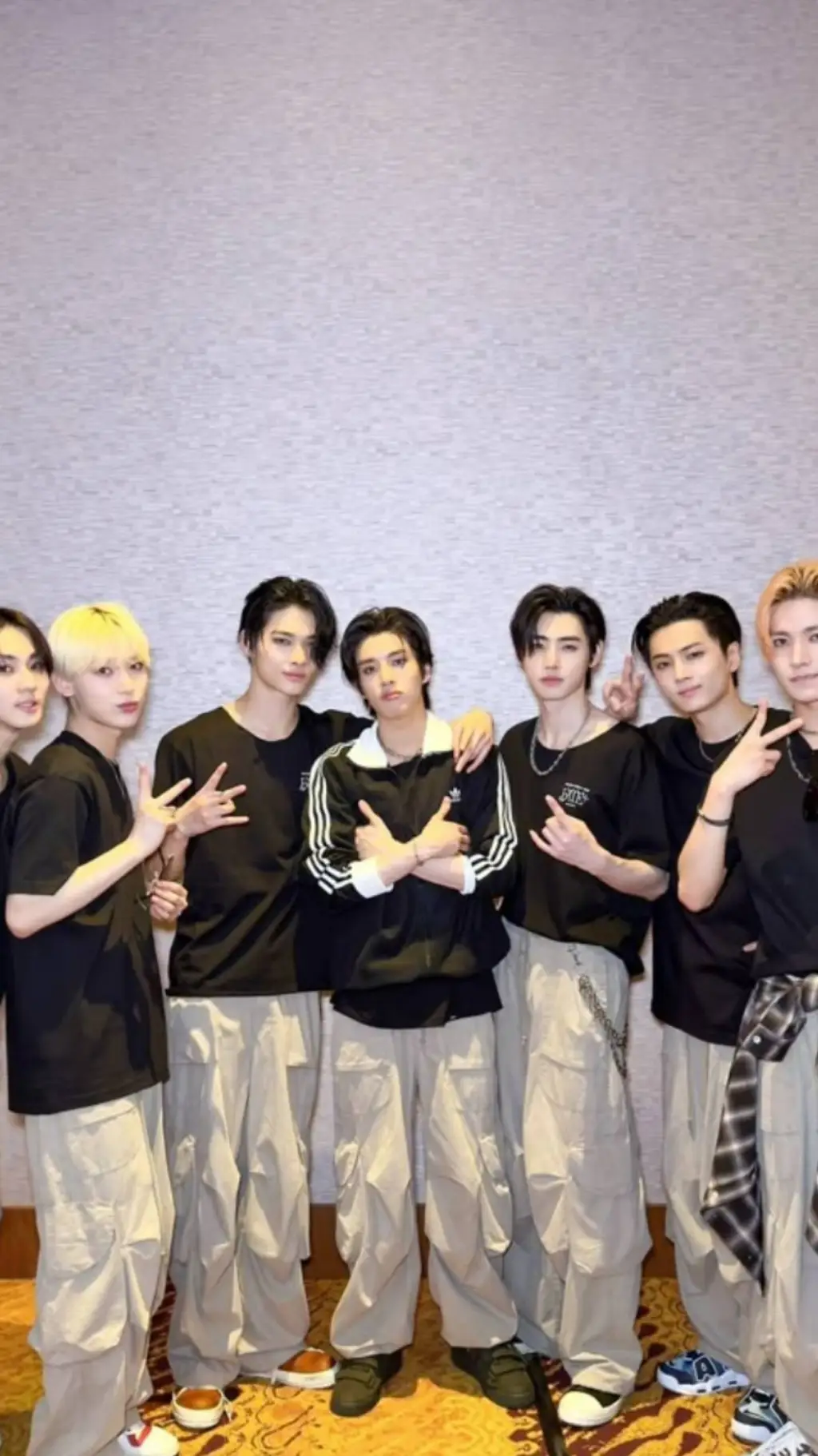 ai character: ENHYPEN 💐 background