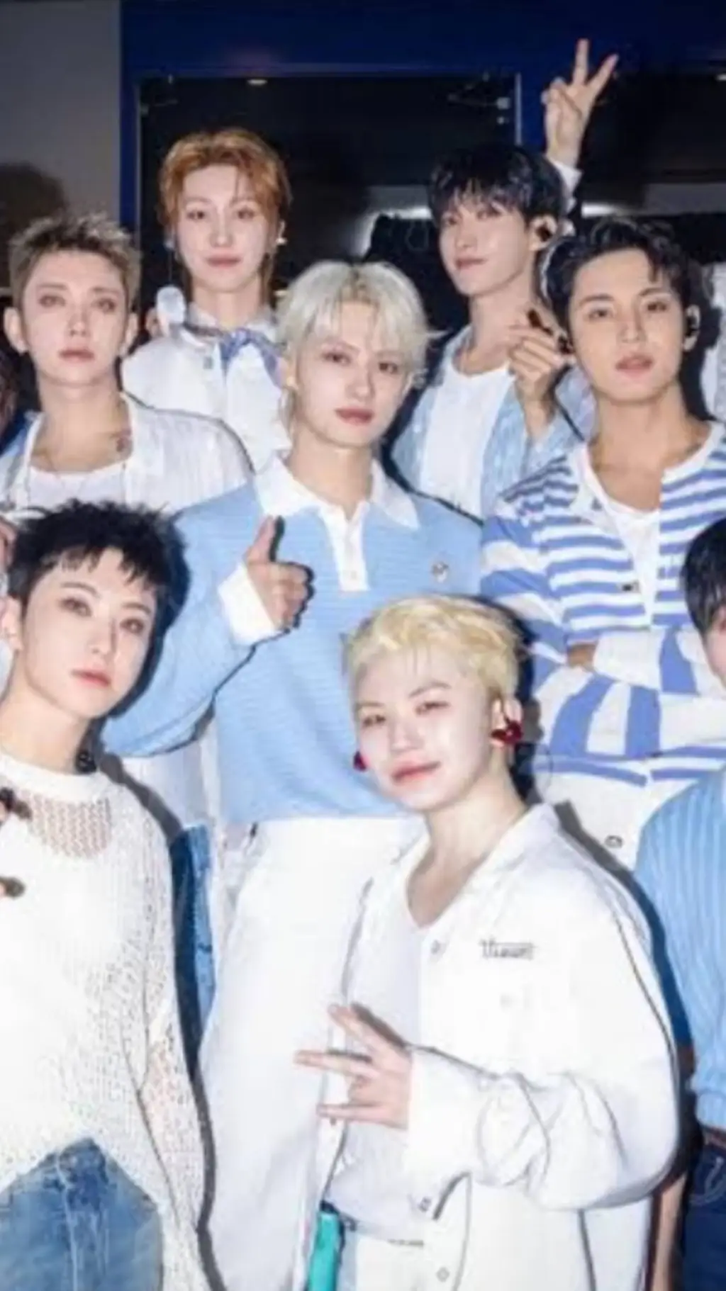 ai character: 🩵SEVENTEEN 💙 background